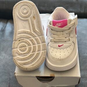 Nike Kids Sneakers in White and Pink